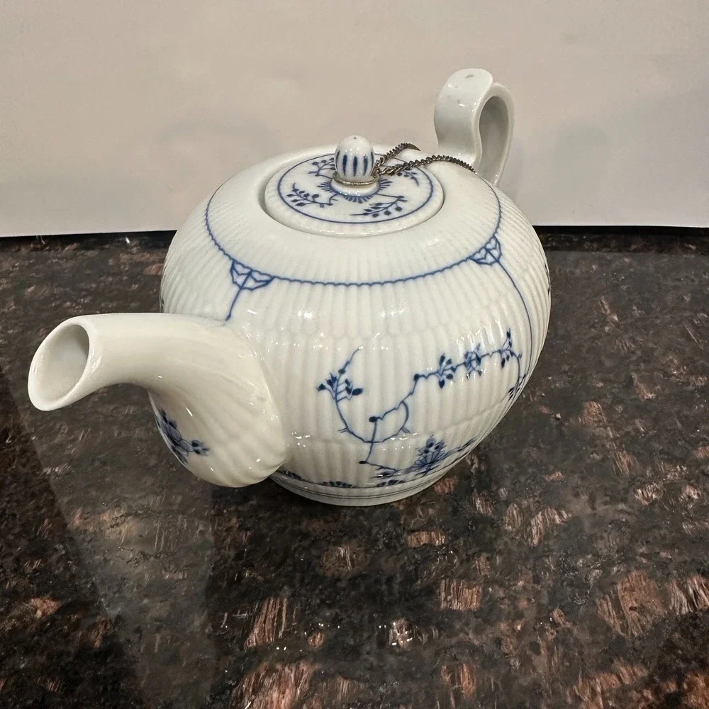 VTG Wallendorf 1764 Blue White Porcelain Teapot Germany Handarbeit Floral RARE